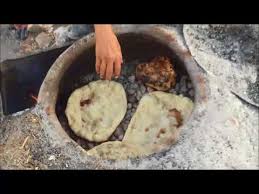 بالفيديو:شاهد مراحل اعداد خبز الطابون الفلسطيني 