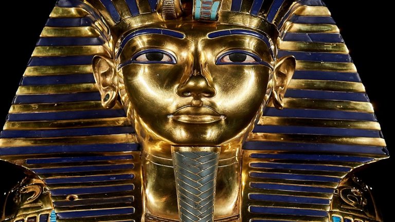 مصر ..  دليل أثري جديد يكشف لغز مقبرة الملكة نفرتيتي