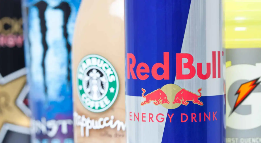 بين "مشروبات الطاقة" والقهوة والشاي ..  هل يختلف خطر الكافيين؟