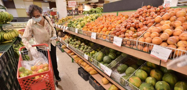 عند شراء الخضروات والفواكه ..  كيف تحمي نفسك من كورونا؟ 