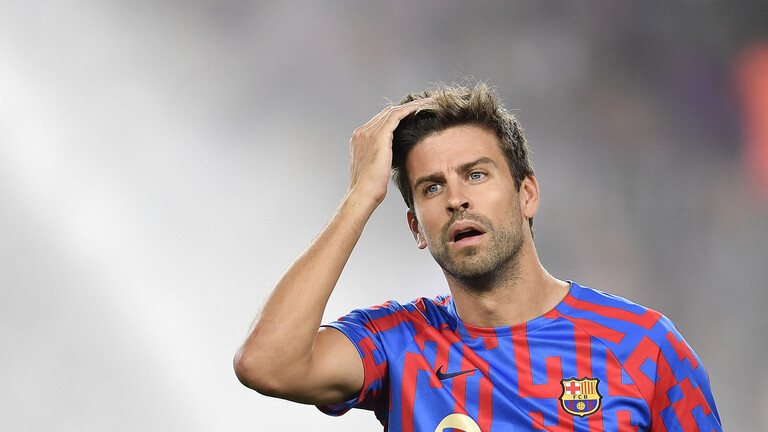 بيكيه متهم بـ"الابتزاز" وبرشلونة يرد