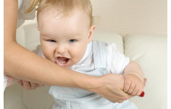 العض عند الأطفال ..  أسبابه وعلاجه