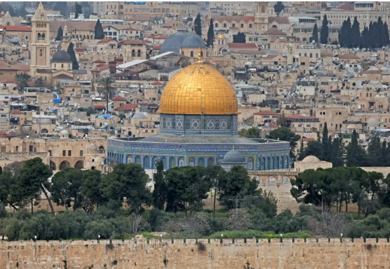 بعد 40 يوما من الإغلاق ..  فتح أبواب المسجد الأقصى وعودة المصلين