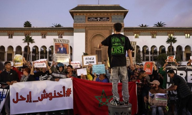 في انتظار خطاب الملك المغربي ..  دعوات جديدة من الحكومة والمعارضة للحوار مع “جيل زد 212”