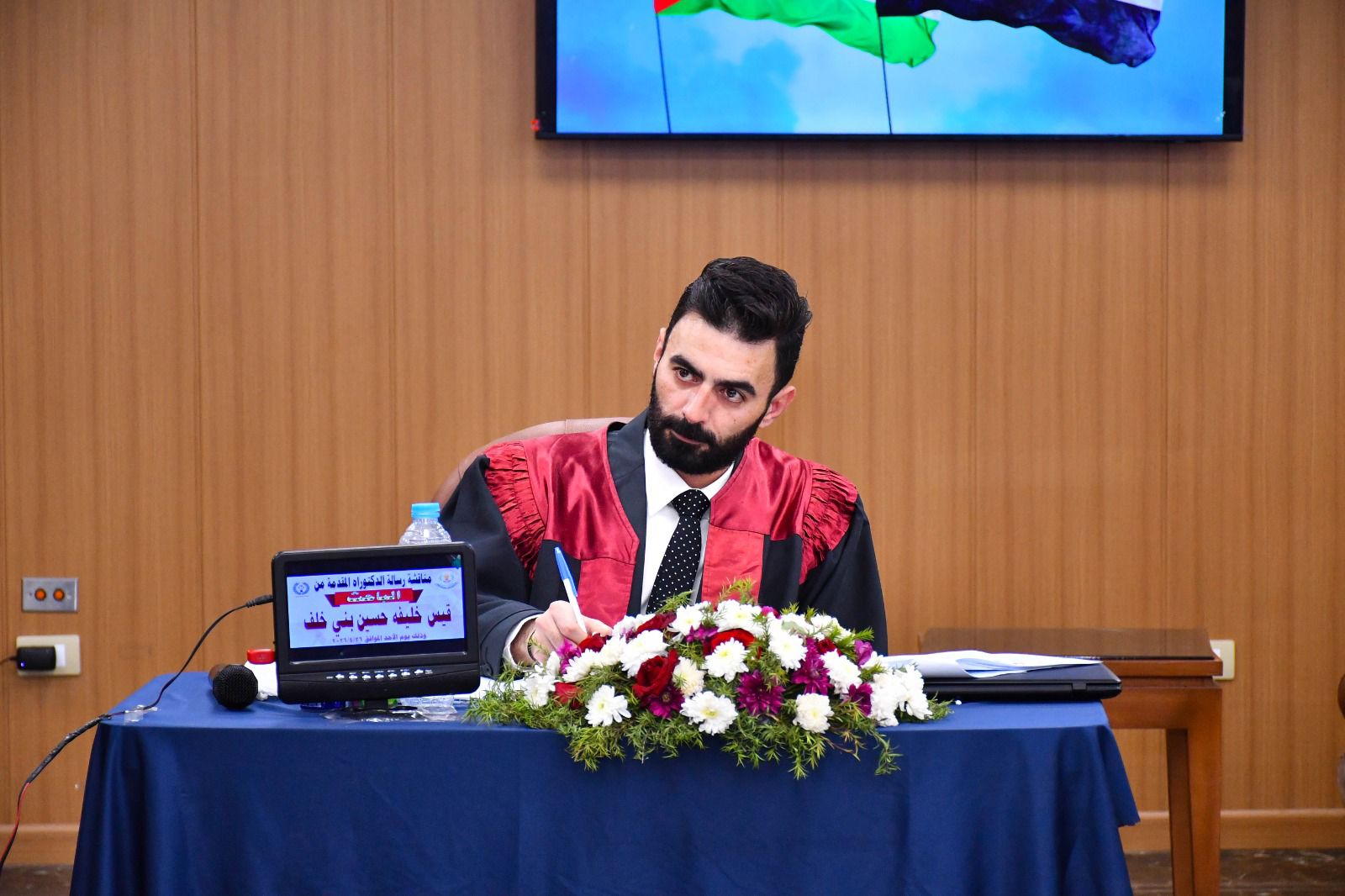 بامتياز مع مرتبة الشرف الأولى ..  قيس بني خلف يحصل على درجة الدكتوراه في الإعلام من جامعة المنصورة