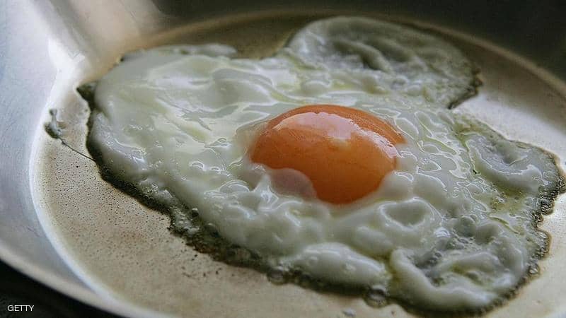 البيض في دائرة الاتهام مجددا ..  كوليسترول زائد وأمراض بالقلب