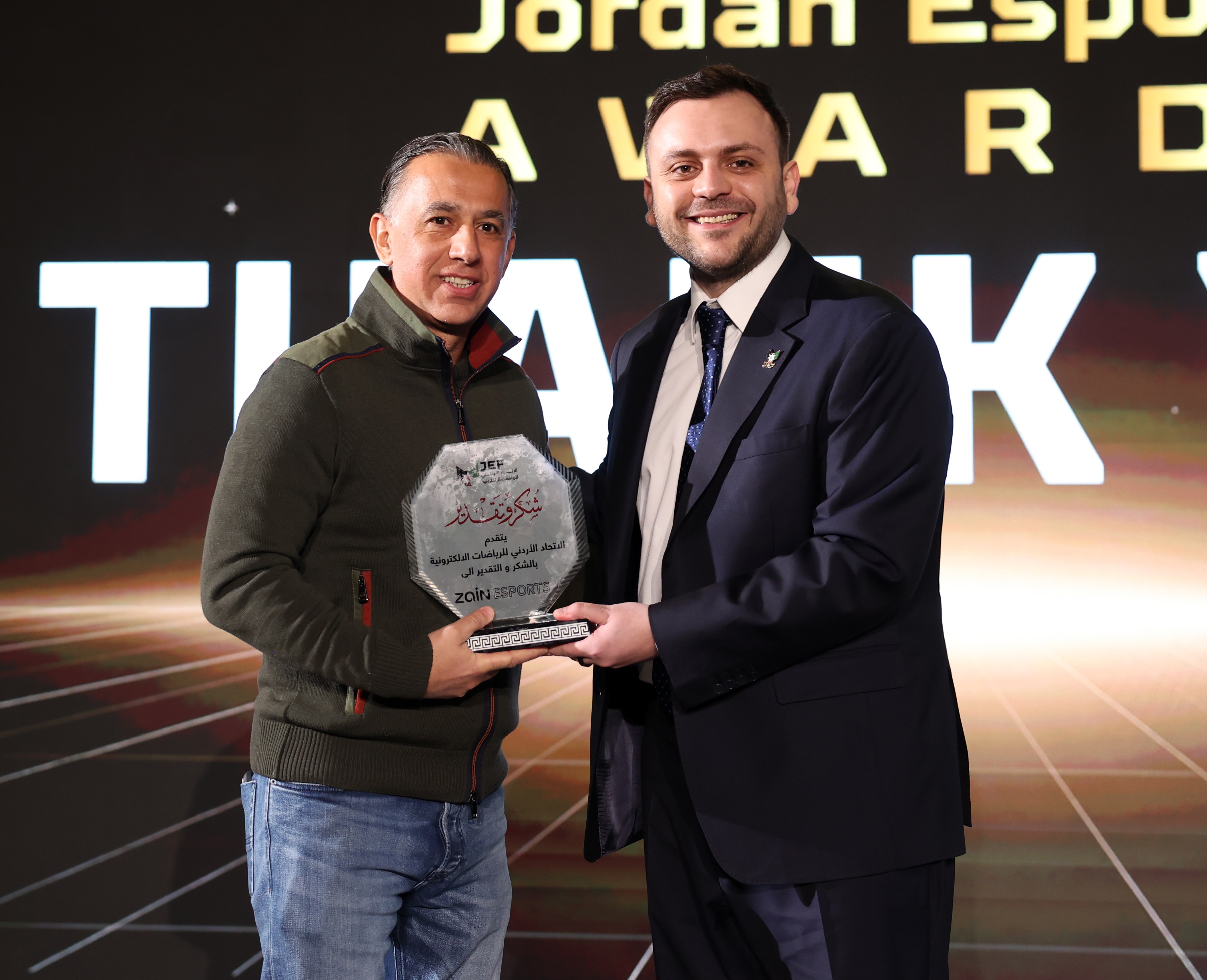 الأمير عمر بن فيصل يكرّم مركز زين للرياضات الإلكترونية #سرايا 