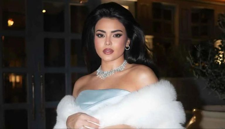 أسماء جلال ترد على التنمر بصورة مايكل جاكسون