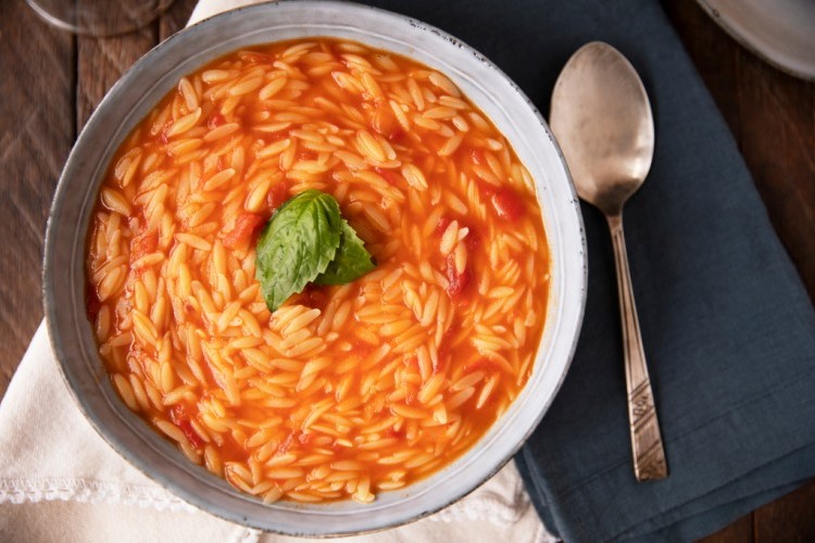 شوربة لسان العصفور بوصفة المطاعم