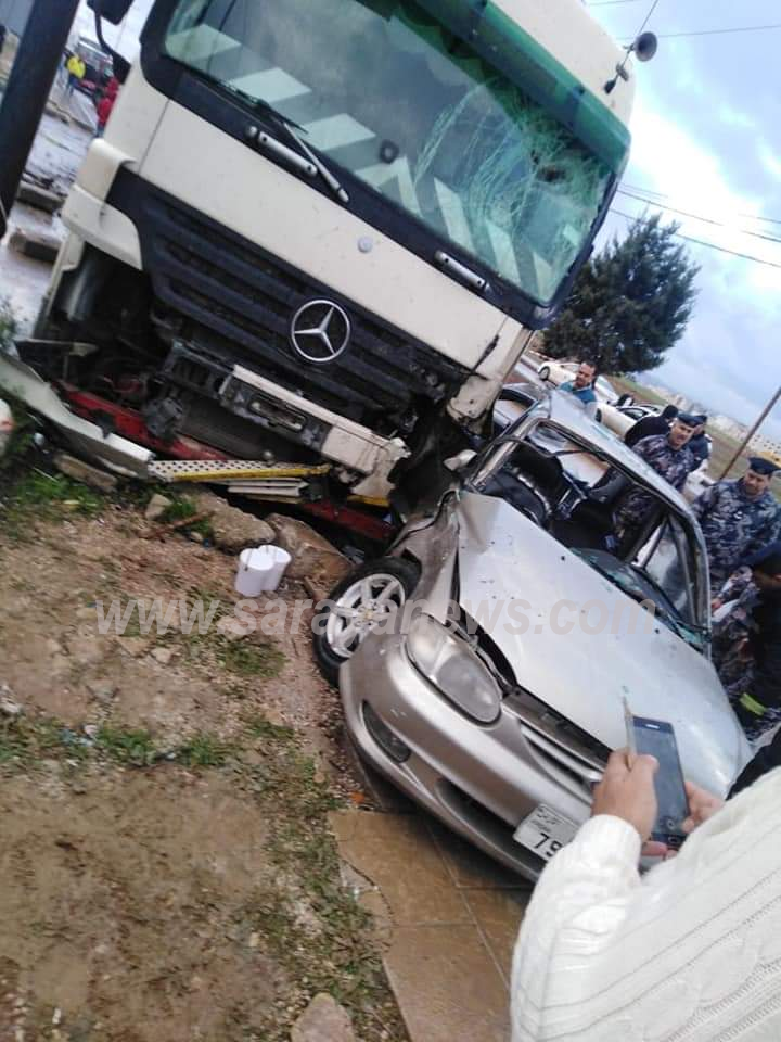 بالصور .. اربد: (5) إصابات أثر حادث تصادم ما بين 4 مركبات وشاحنة