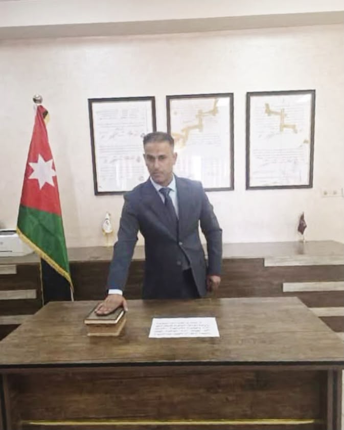 عمر أبو رمان يؤدي القسم القانوني عضواً في لجنة بلدية الزرقاء 