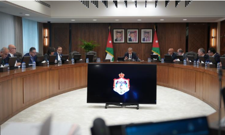 الحكومة تحدد سقفًا ماليًا لمكافآت وبدلات الموظفين عن عضويتهم في مجالس إدارات