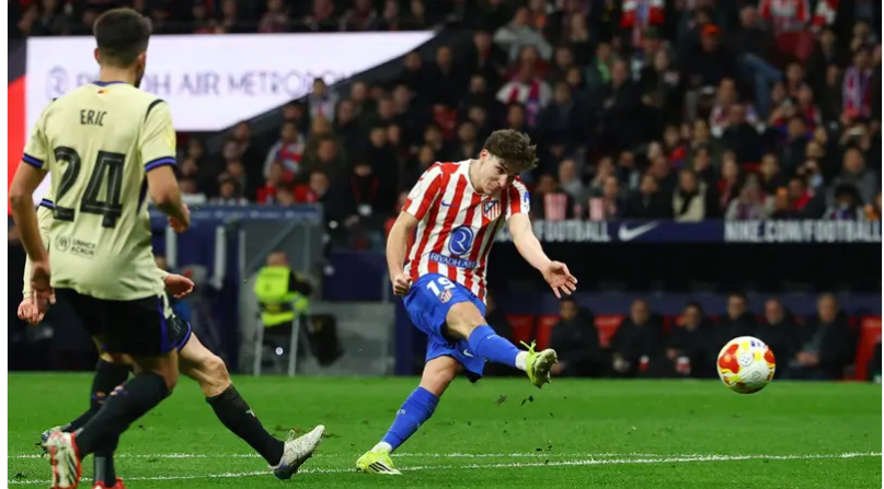 لاعبو أتلتيكو مدريد يطلبون من ألفاريز الاعتذار للجماهير