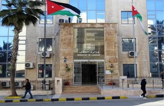 العمل: 321 ألف تصريح عمل ساري المفعول  ..  ولا تمديد لتوفيق الأوضاع