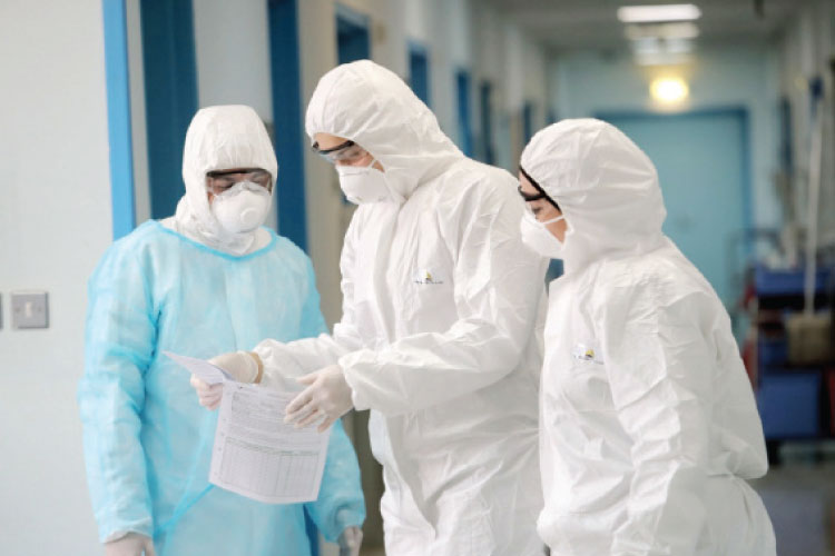 "الصحة" تدرس تصنيف جميع الأعمال الطبية كمهن خطرة