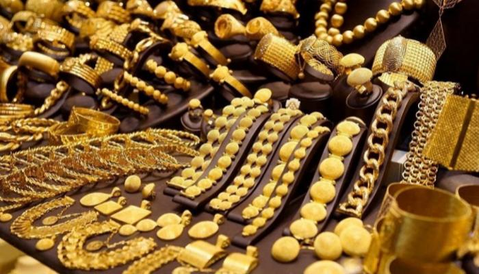 سيدة مصريّة تتبرع بـ 400 غرام ذهب لدعم أهل القِطاع - صور 