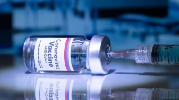 مسؤول ملف كورونا: لا "واسطة أو محسوبية" في تحديد متلقي اللقاح 