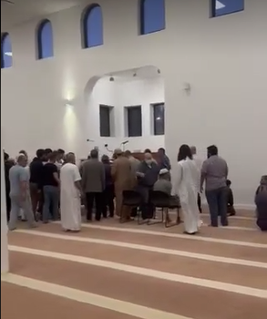 بالفيديو  ..  صلاة الجنازة على جثمان النائب الأسبق مريم اللوزي في امريكا قبل مغادرته إلى عمان