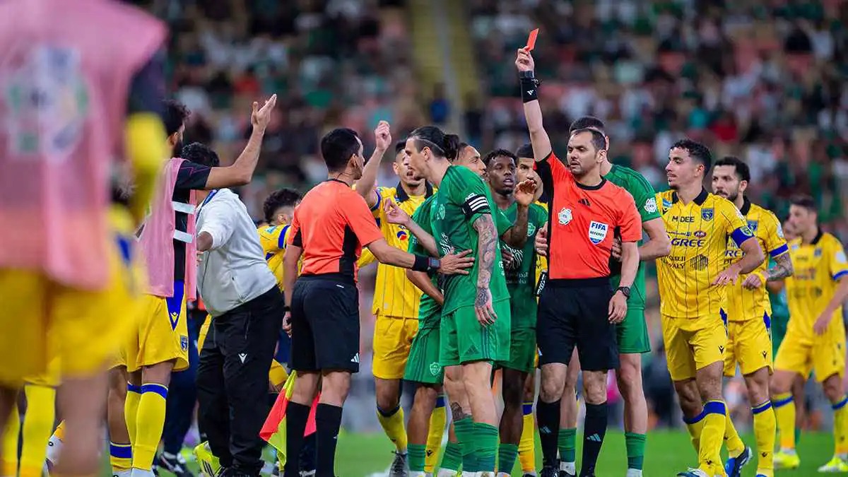 من هو حكم مباراة الأهلي والدرعية في افتتاح الدوري السعودي؟ 