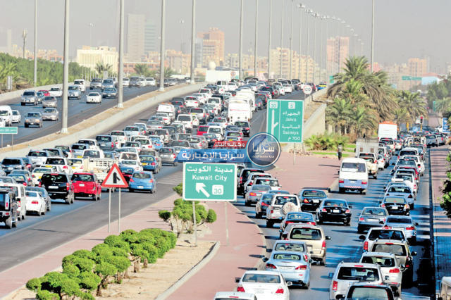 الكويت: دراسة لوقف إصدار رخص القيادة للوافدين