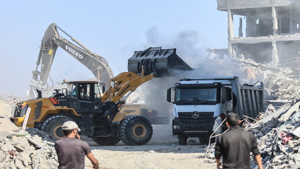 الصليب الأحمر و القسام يتحركان شرق خان يونس للبحث عن جثث المحتجزين