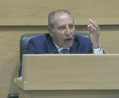 النائب الصقور يطالب بفتح ملف وزير سابق كان يتاجر بتصاريح المزارعين والخادمات ..  و"الدغمي" يطلب الأدلة