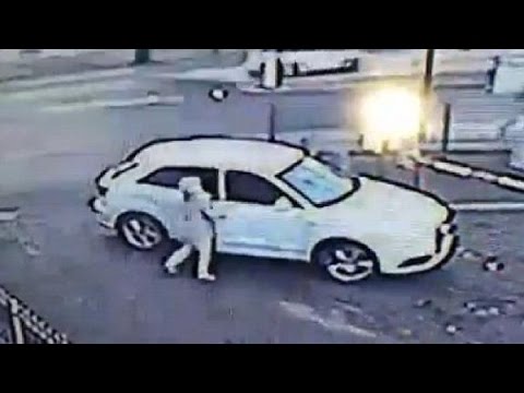فيديو مذهل ..  سيدة تستميت لإسترجاع سيارتها من لص كاد ان يسرقها
