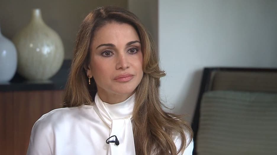 لخلق أزمة ..  اجتزاء تصريحات الملكة رانيا حول الحرب - فيديو 