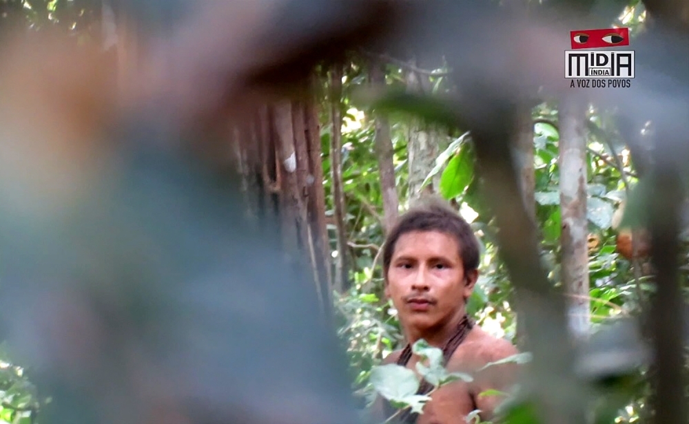 تسجيل نادر لقبيلة منعزلة داخل غابة برازيلية