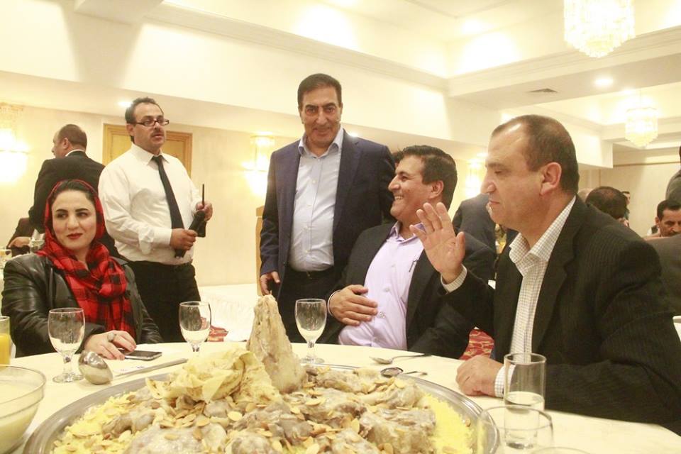 بالصور  ..  الطراونة يولم للنواب 