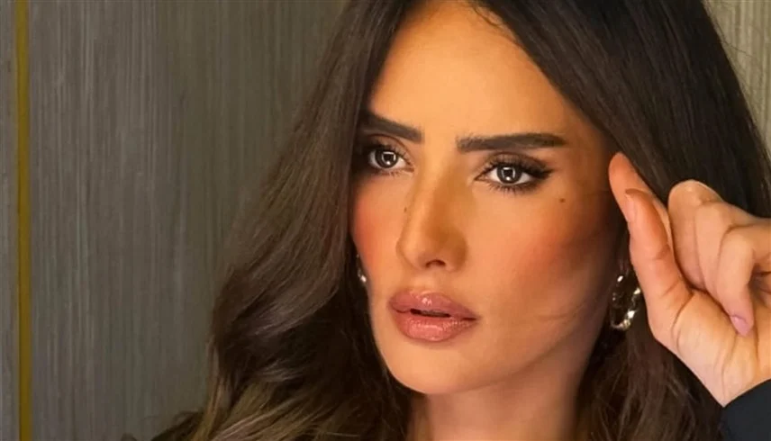 "لن أتغير مهما فعلتم" ..  زينة تثير الجدل برسالة نارية فمن تقصد بكلماتها الصادمة؟