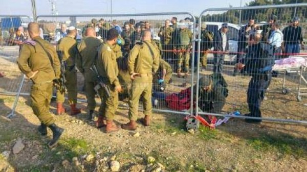 استشهاد فلسطيني وإصابة جندي  بجراح خطيرة بعملية طعن في الخليل 