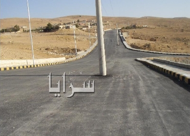 تجاوزات كبيرة في شارع الملك عبد الله في لواء البترا  ..  صورة  