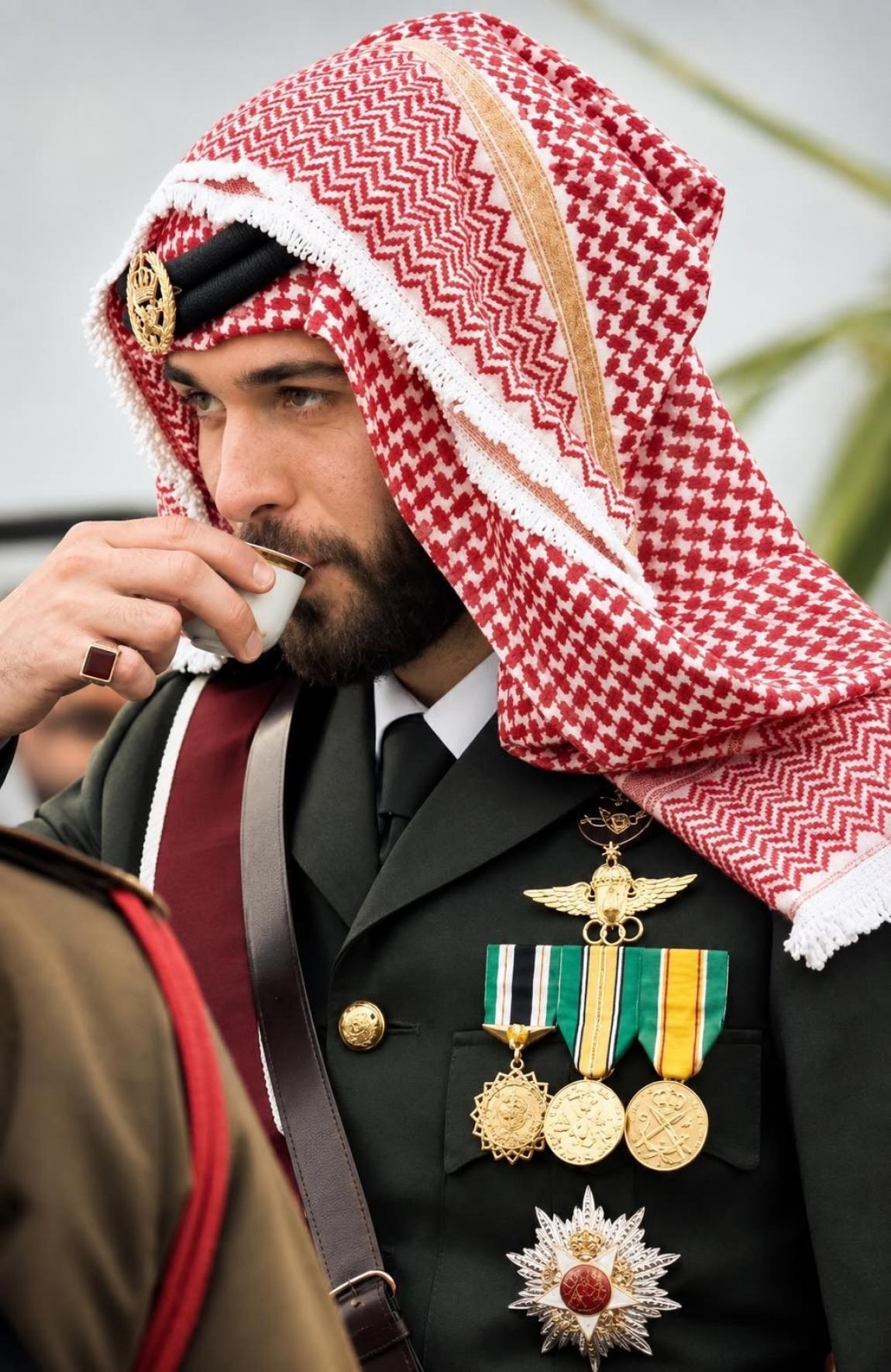 ماجستير في علوم القرآن وخدم في مكافحة الارهاب  ..  من هو مستشار الملك الجديد؟