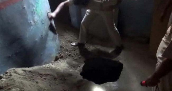 فيديو: عصابة هندية تسرق خزانة بنك عبر نفق حفروه لمسافة 125 قدم