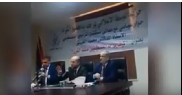 بالفيديو :وزير الاوقاف السابق يطرد سيدة اردنية اعترضت على كلام مستشار الرئيس الفلسطيني 