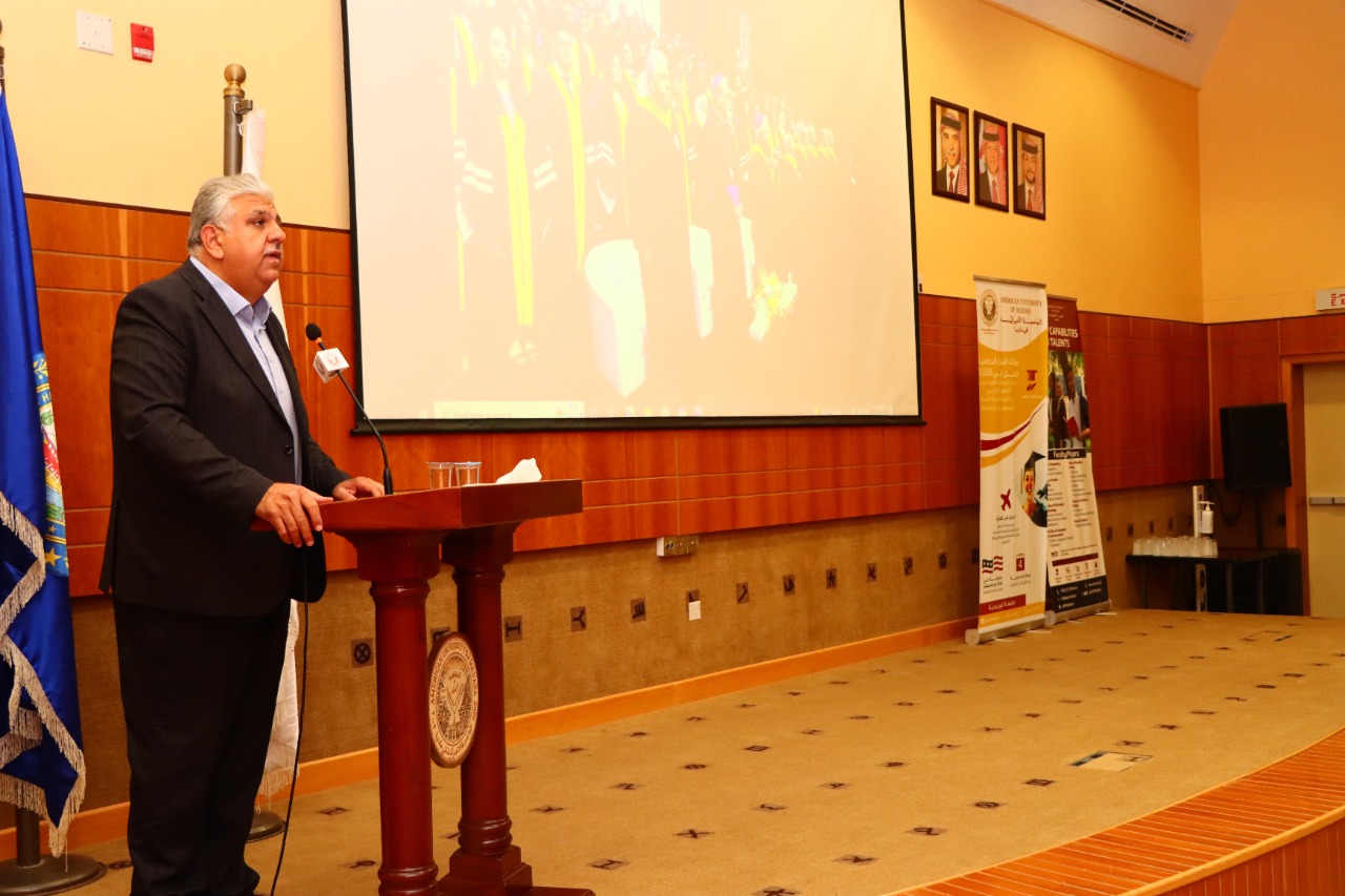 رئيس الجامعة الأميركيّة في مادبا يكرم المشاركين في حفل التخريج