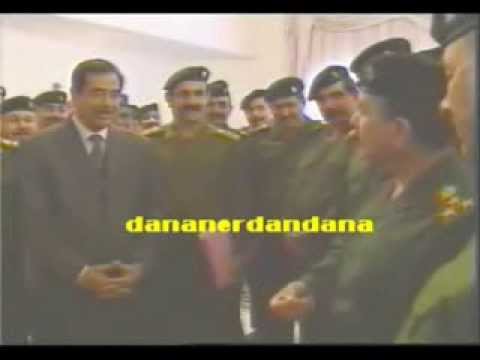 صدام حسين يضحك من كل قلبه على نكته