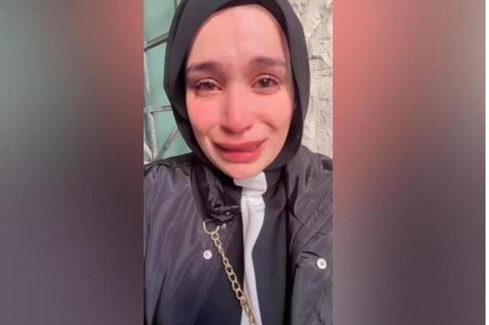 هذا ما قالته "نعيمة"  ابنة المواطن سيف عوض بعد وفاته اليوم إثر معاناته من مرض السرطان 