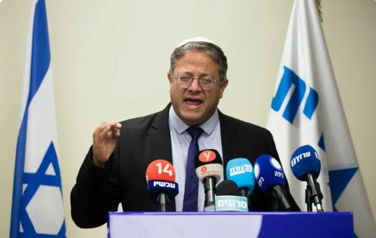 "كنّ يعولن على سجون كالفنادق" ..  بن غفير يقتحم زنازين أسيرات فلسطينيات