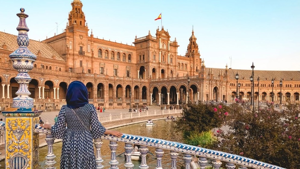 إسبانيا توقف قراراً يقيّد احتفالات المسلمين في الأماكن العامة