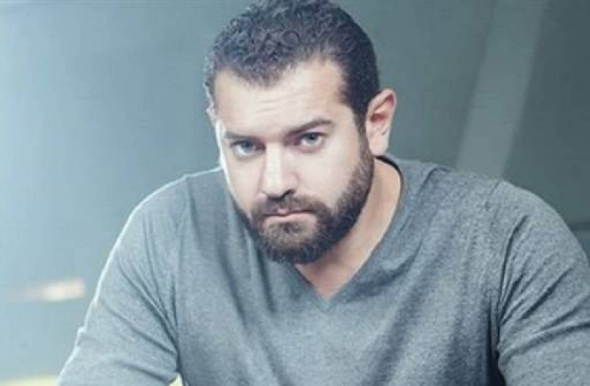 بالصور .. عمرو يوسف يفاجئ الجميع باسمه ومهنته على بطاقة الهوية ..  وماذا عن هنيدي و مي كساب؟