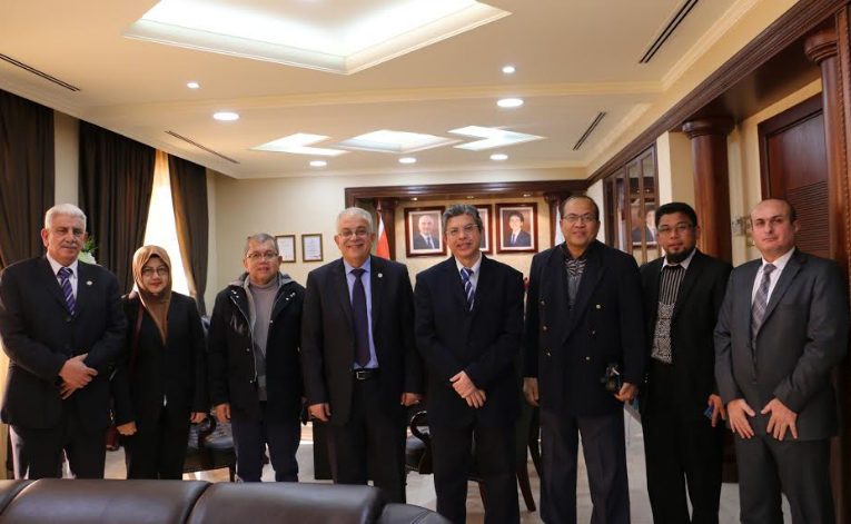 رئيس جامعة الزيتونة الأردنية يستقبل وفدا من جامعة السلطان زين العابدين الماليزية