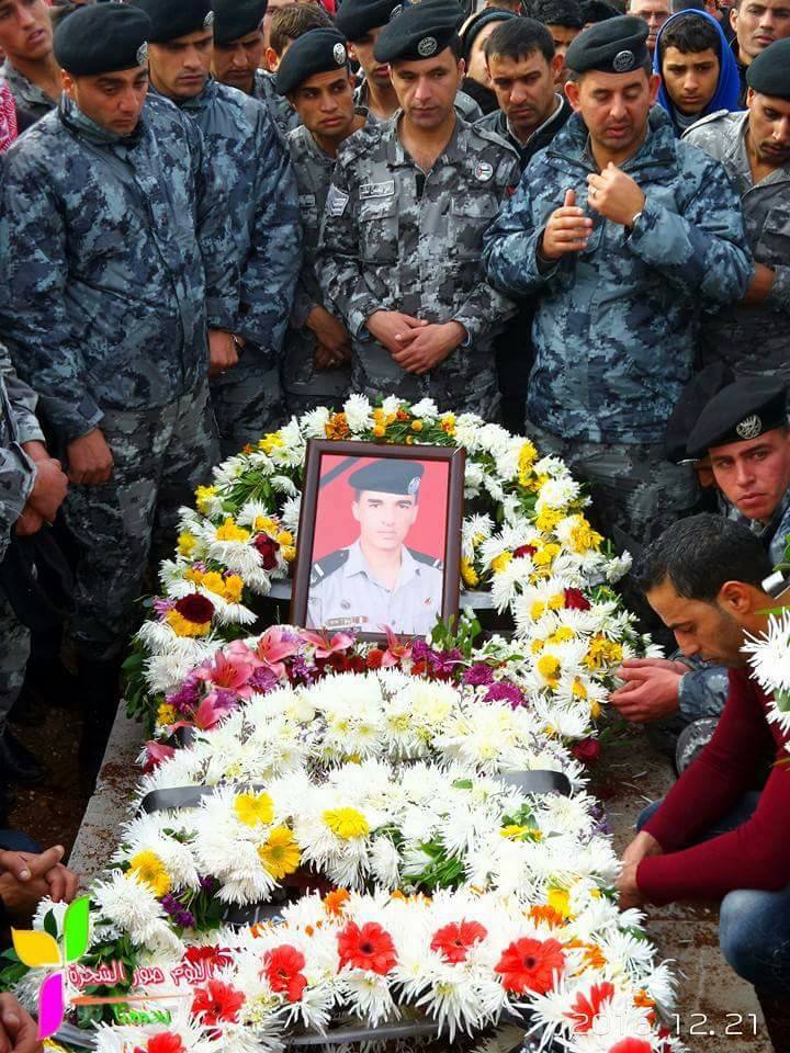 بالفيديو والصور  ..  المئات يشيعون الشهيد الوكيل محمد الجيزاوي في الرمثا بجنازة عسكرية مهيبة