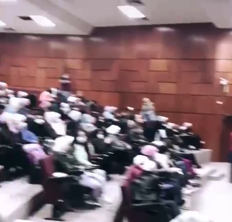 بالفيديو  ..  على مكتب وزير "التعليم العالي": تجاوزاتٍ لأوامر الدفاع في الجامعة الأردنية تضع الطلبة على صفيحٍ خطر 