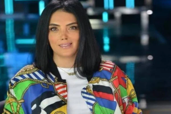 شاهد أول ظهور للفنانة المصرية حورية فرغلي بعد إجراء العملية التجميلية لأنفها