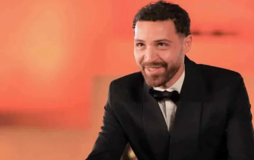 رداً على اتهامه بضرب زوجته ..  فنان مصري يدافع عن نفسه