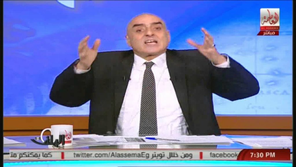 بالفيديو  ..  اعلامي مصري يشن هجوماً على "صباحي" ويصفه بالاحمق وصاحب "الخمارات" 