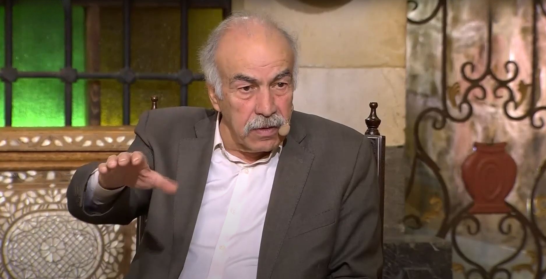 علي كريم يفتح النار على فناني سوريا ويخص بسام كوسا  