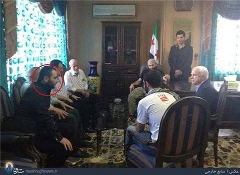 بالصورة ..  ابوبكر البغدادي مع جون ماكين السيناتور الاميركي